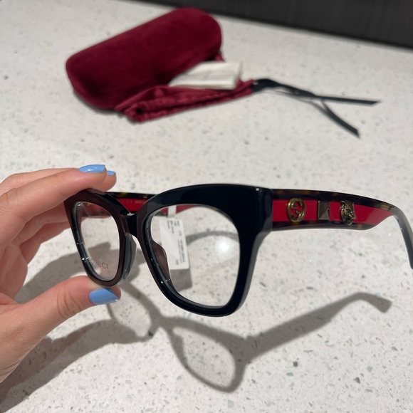 Gucci Eyeglasses - Picture 13 of 16